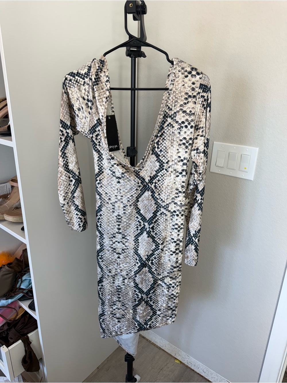 Nasty Gal One-Shoulder Snake Print Bodycon Dress - Black & Cream